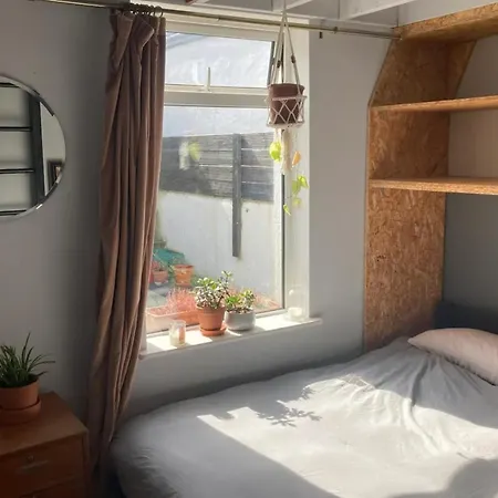 Charming 1bd House In *